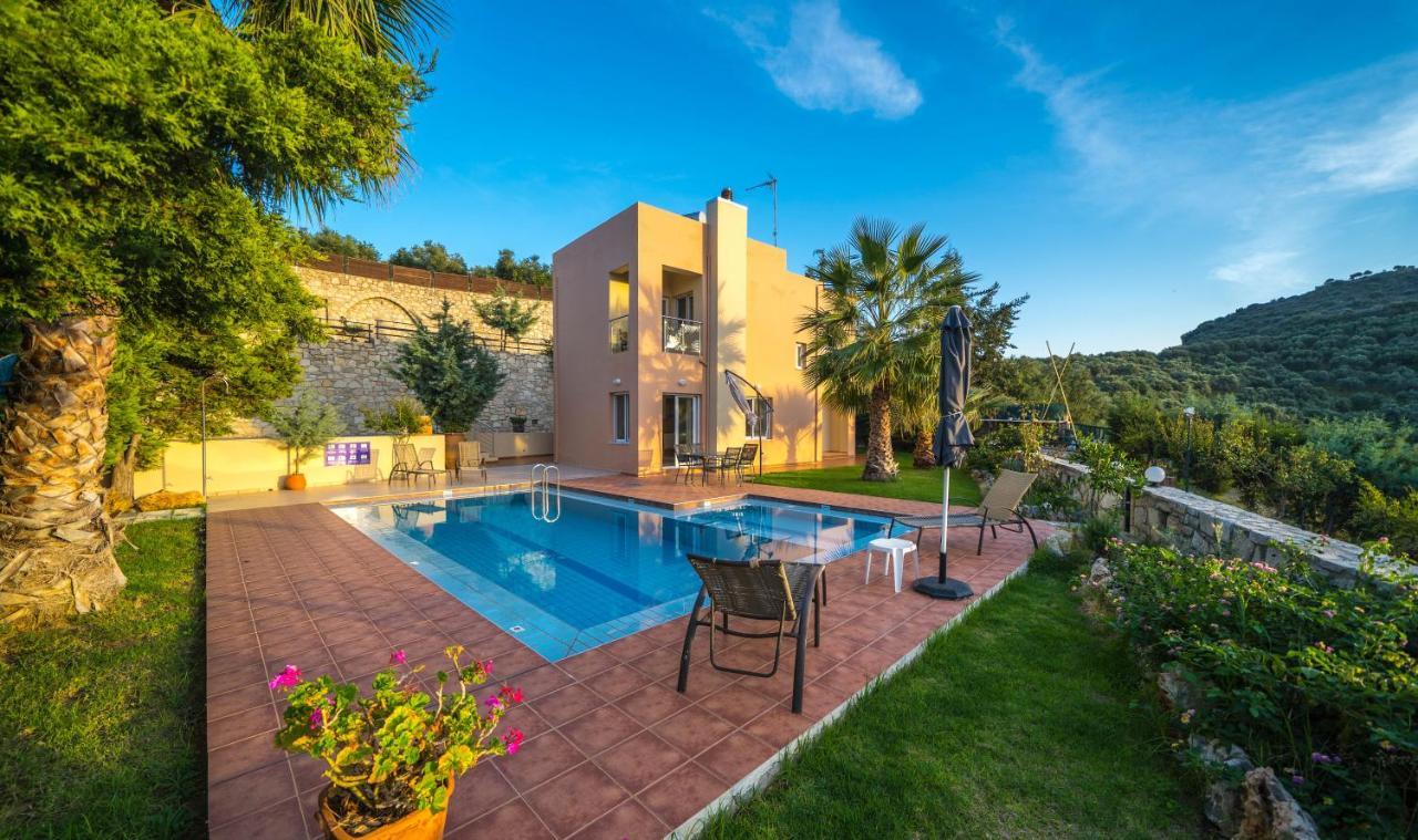 Meliades Villas Agia Marina  Exterior photo